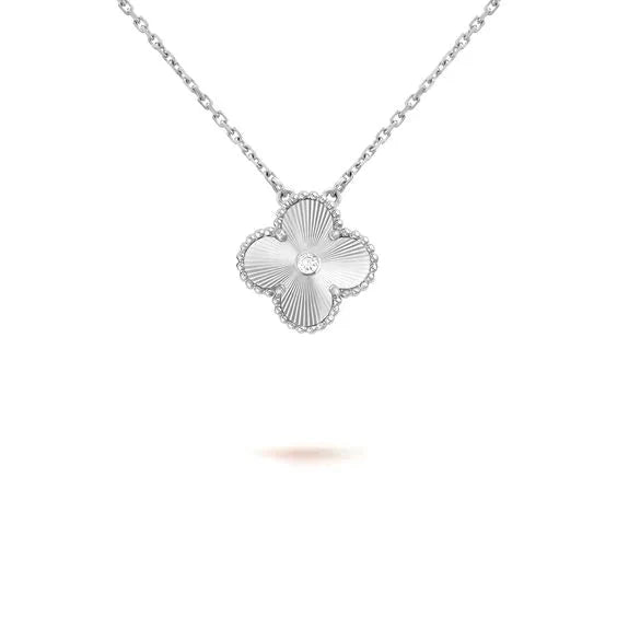¡®Glow¡¯CLOVER  15MM DIAMOND LASER NECKLACE SILVER