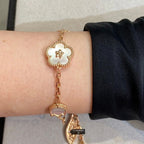 ¡®Glow¡¯LUCKY SPRING 5 MOTIF BRACELET