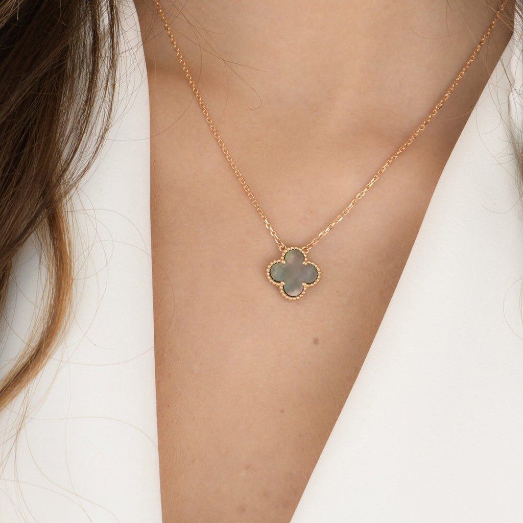¡®Glow¡¯CLOVER 15MM  GRAY MOTHER OF PEARL NECKLACE