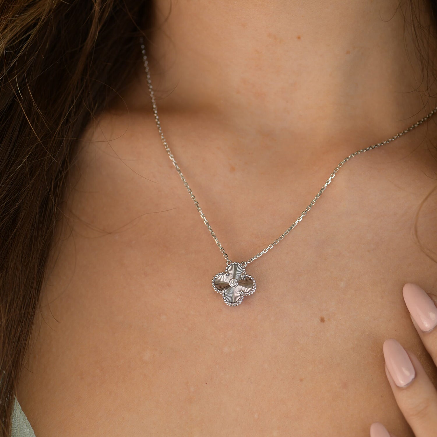 ¡®Glow¡¯CLOVER  15MM DIAMOND LASER NECKLACE SILVER