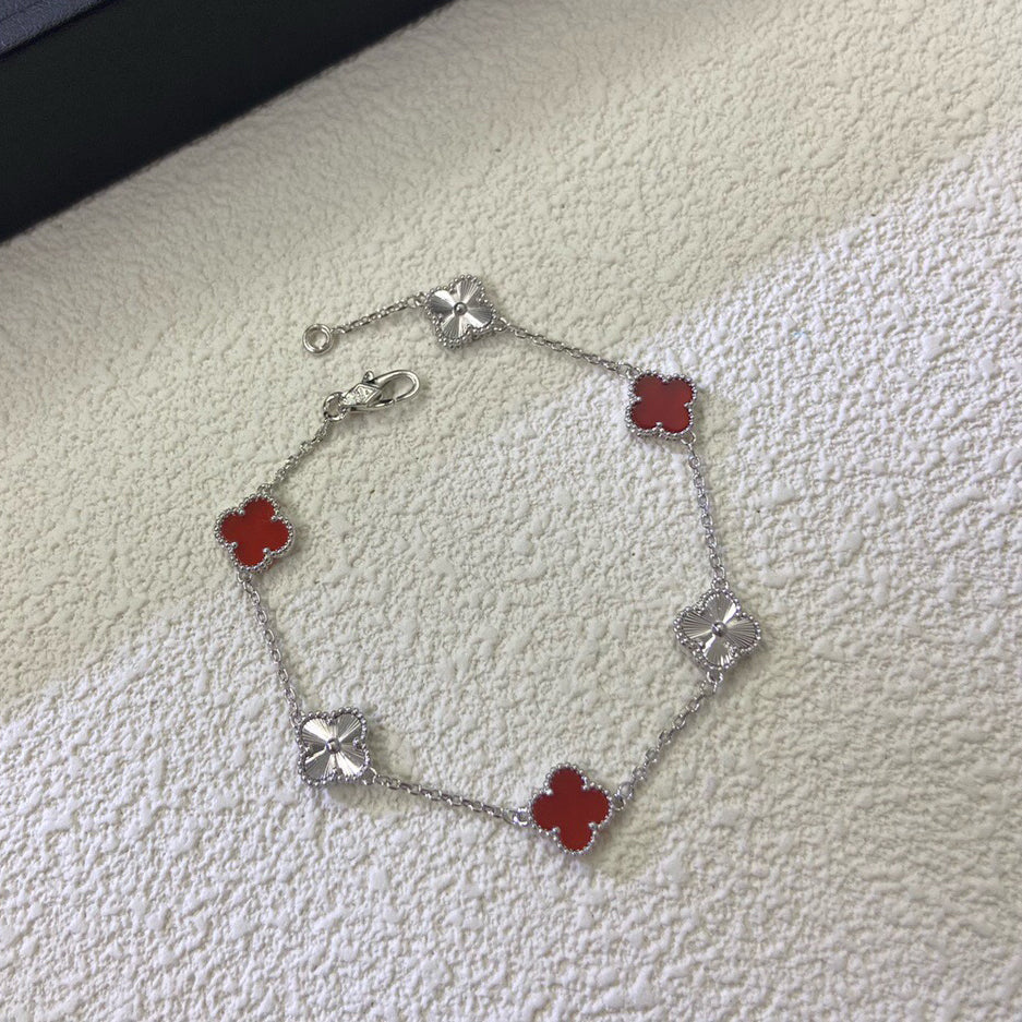 [¡®Glow¡¯]CLOVER 6 MOTIF RED AGATE LASER BRACELET