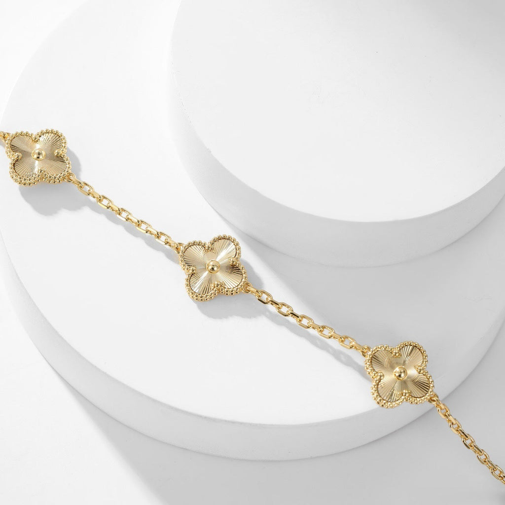 ¡®Glow¡¯CLOVER 10 MOTIFS LASER NECKLACE