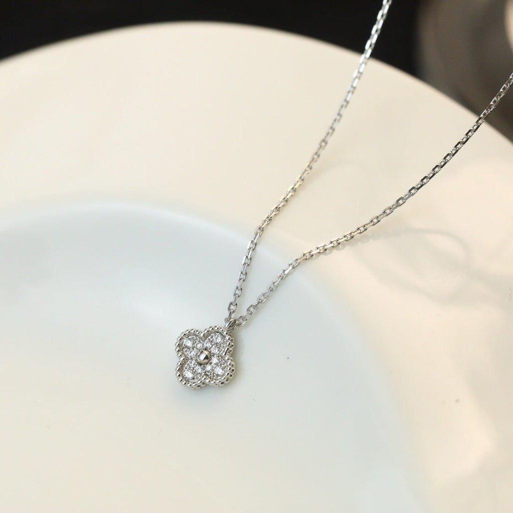¡®Glow¡¯CLOVER MINI 9.5MM PENDANT DIAMOND NECKLACE