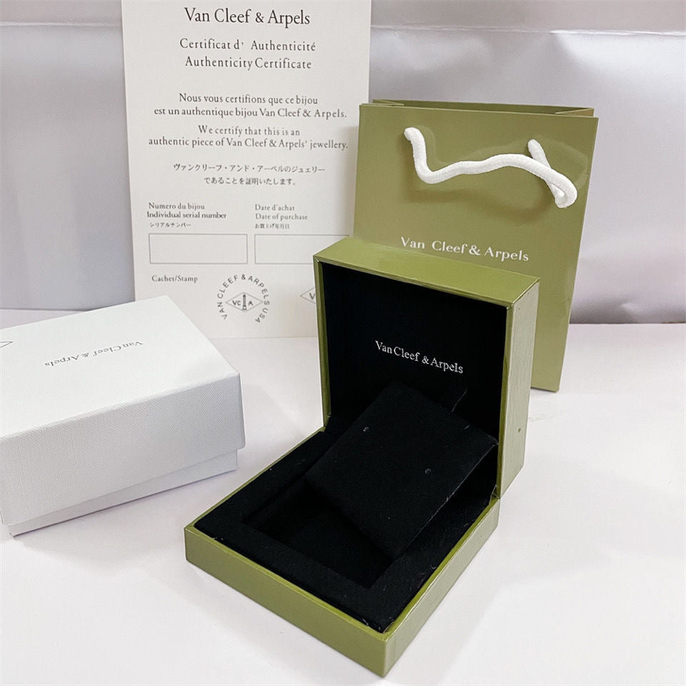 ¡®Glow¡¯VA CLOVER BRACELET NECKLACE RING BOX GIFT BAG