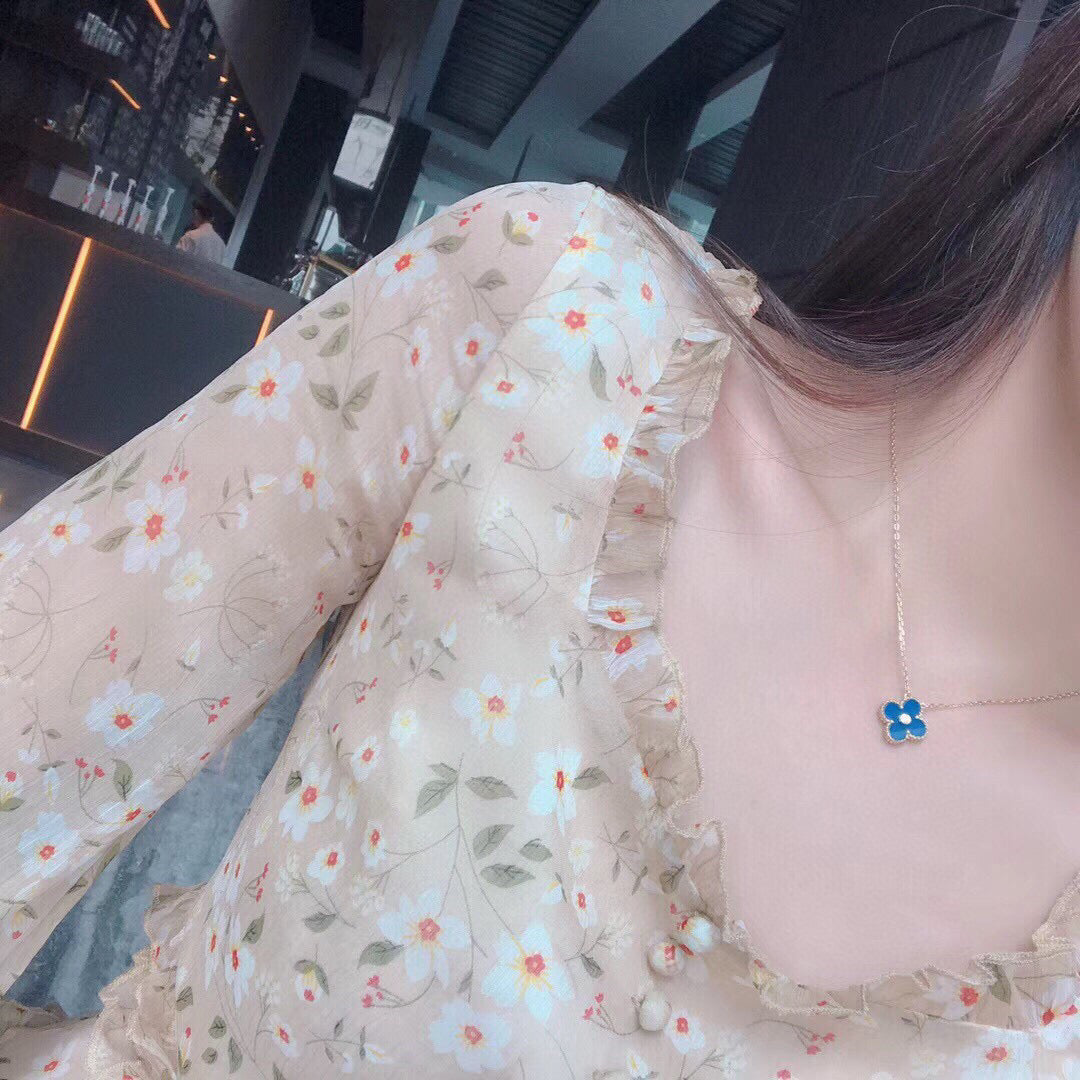 ¡®Glow¡¯CLOVER 15MM DIAMOND AND BLUE AGATE NECKLACE