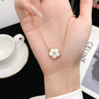 ¡®Glow¡¯LUCKY  WHITE MOP  PLUM BLOSSOM NECKLACE