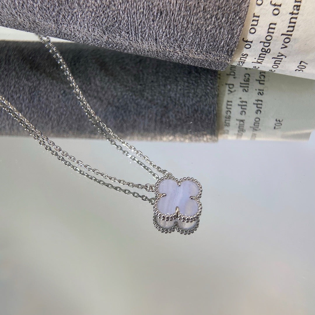 ¡®Glow¡¯CLOVER 15MM BLUE CHALCEDONY NECKLACE SILVER