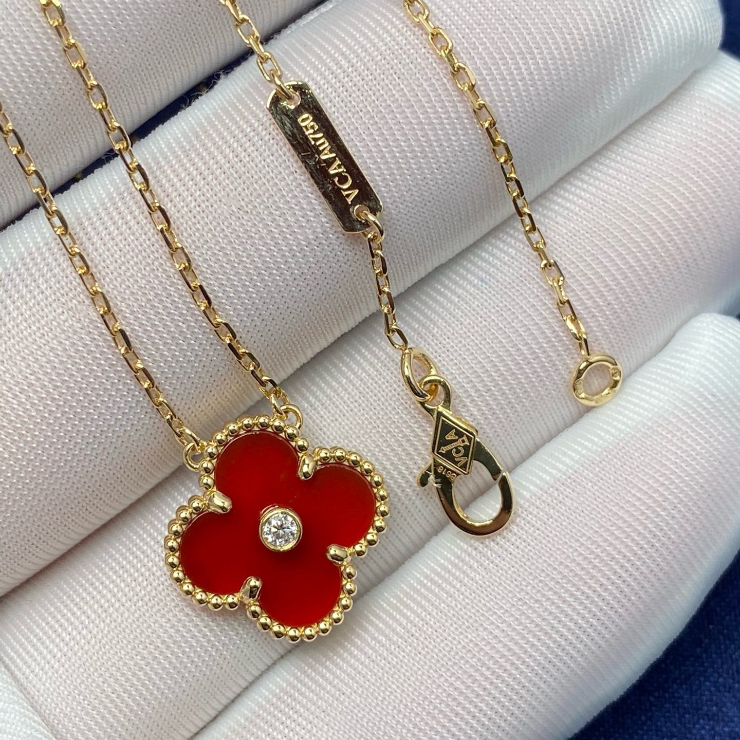 ¡®Glow¡¯CLOVER 15MM DIAMOND CARNELIAN NECKLACE