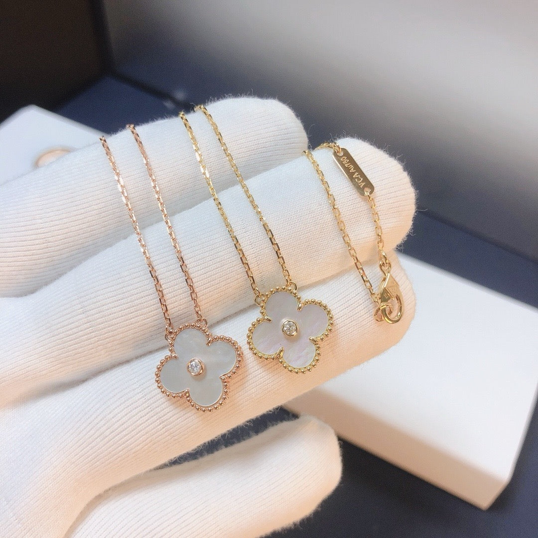 ¡®Glow¡¯CLOVER 15MM DIAMOND WHITE FRITILLARIA NECKLACE