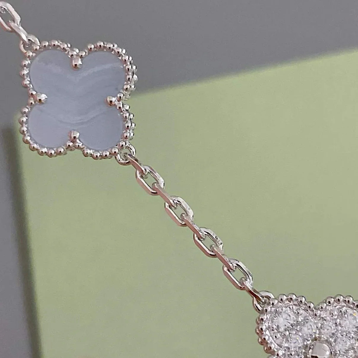 [Glow Jewelry] CLOVER 5 MOTIF PURPLE CHALCEDONY BRACELET COLLECTION