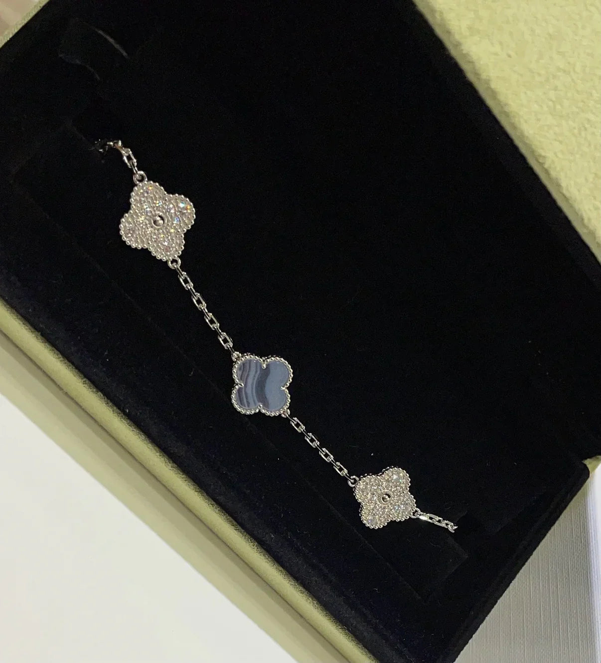 [Glow]New  CLOVER 5 MOTIF PURPLE CHALCEDONY BRACELET COLLECTION