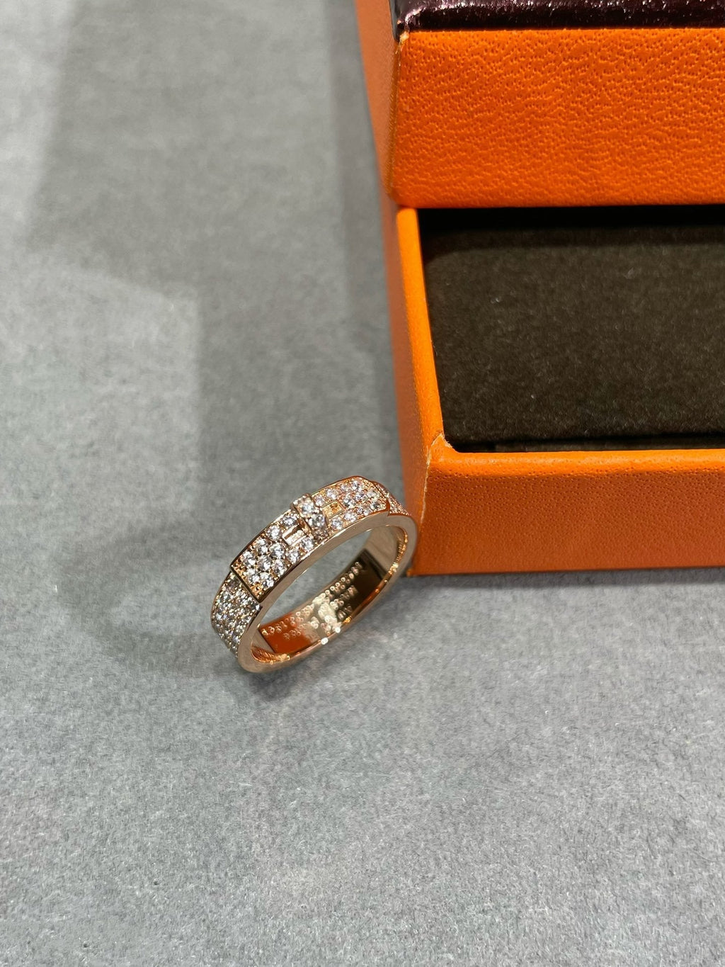 GlowKELLY PINK GOLD DIAMOND RING