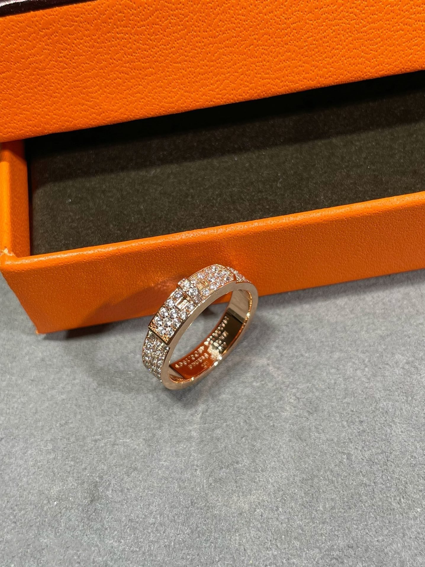 GlowKELLY PINK GOLD DIAMOND RING