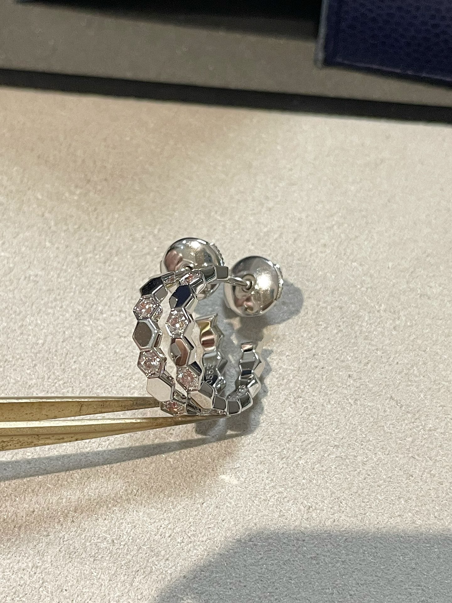 GlowBEE LOVE Earrings Silver