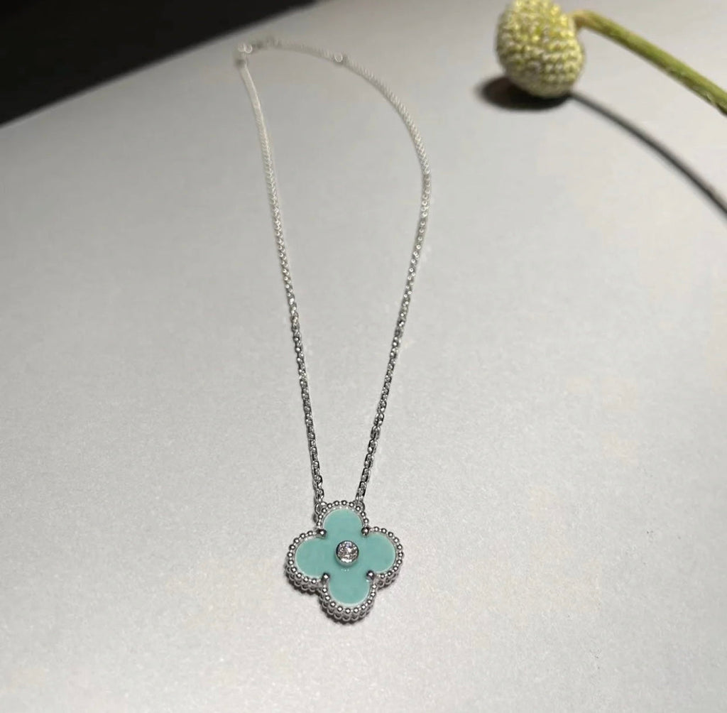 ¡®Glow¡¯CLOVER 1 DIAMOND LIGHT BLUE SILVER NECKLACE