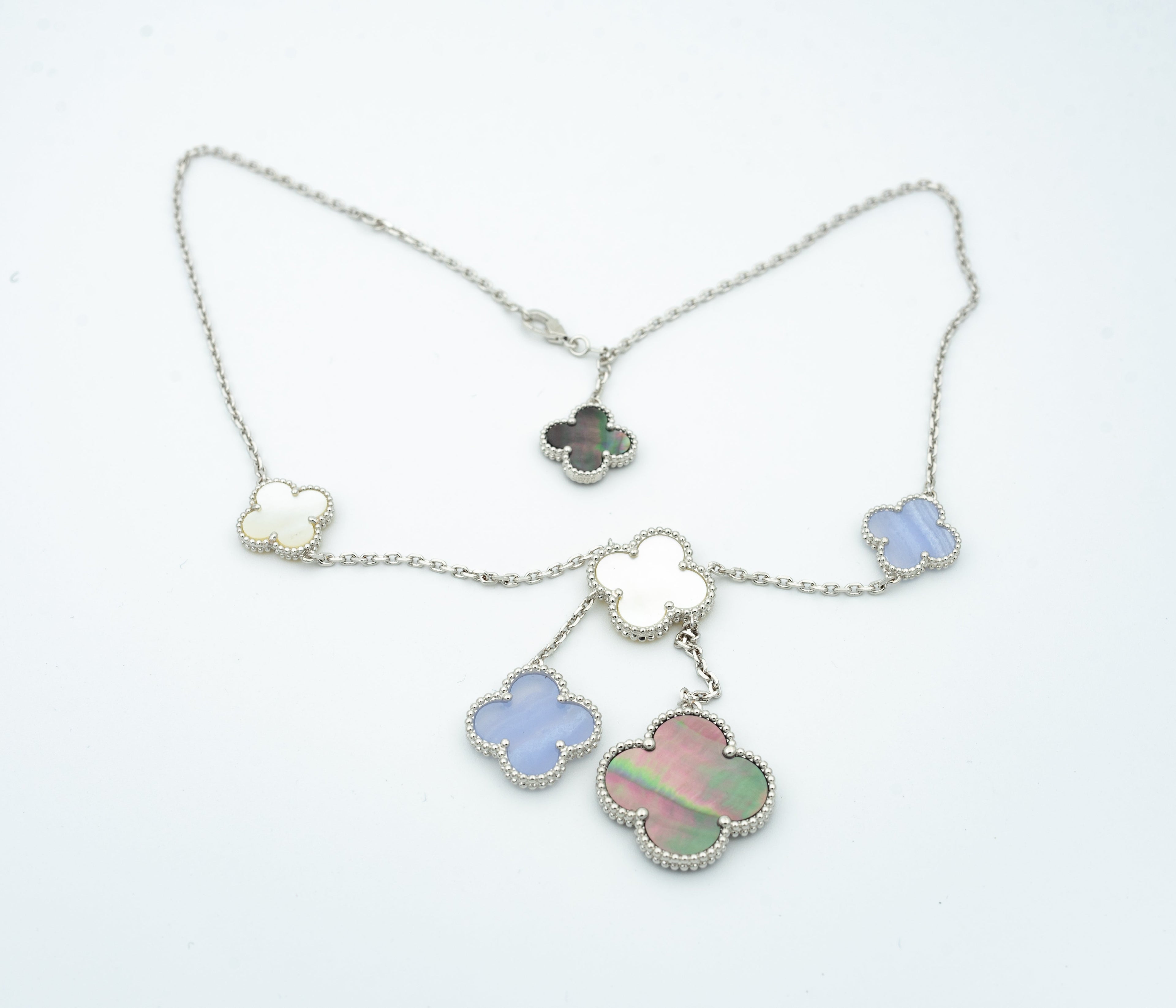 ¡®Glow¡¯CLOVER MOP CHALCEDONY NECKLACE SILVER 6 MOTIF