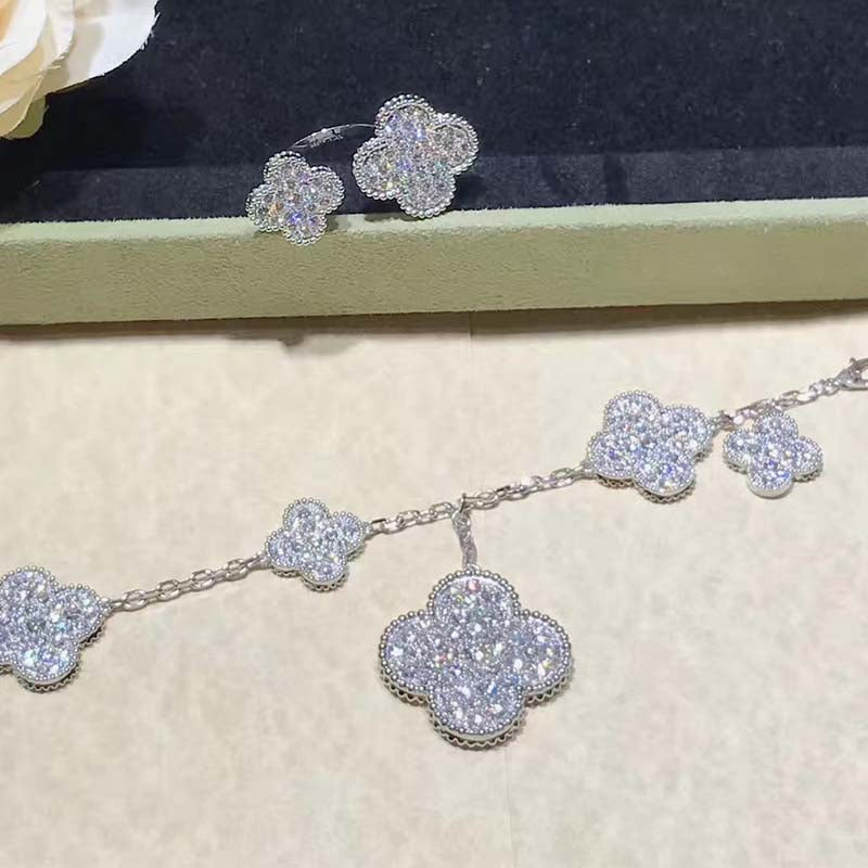 ¡®Glow¡¯CLOVER 6 MOTIFS SILVER DIAMOND BRACELET