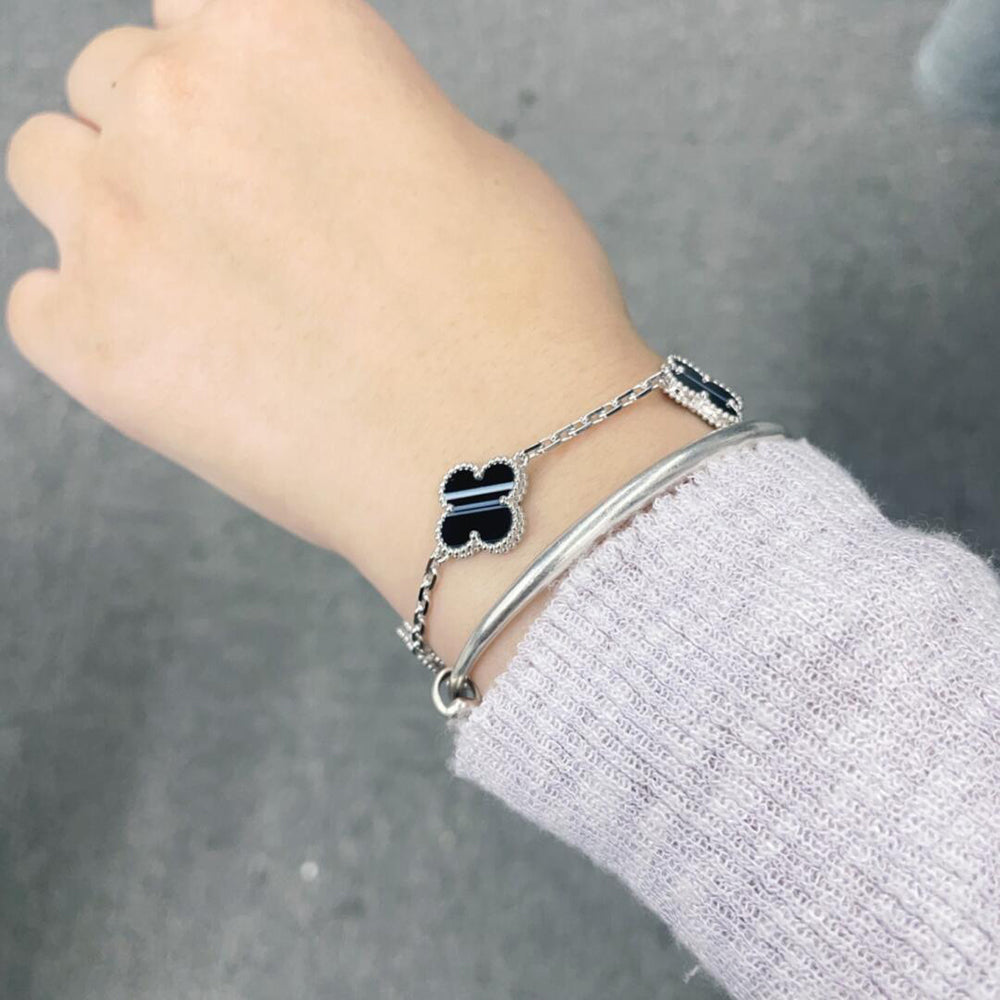 GlowCLOVER 5 MOTIF VEINED ONYX BRACELET SILVER