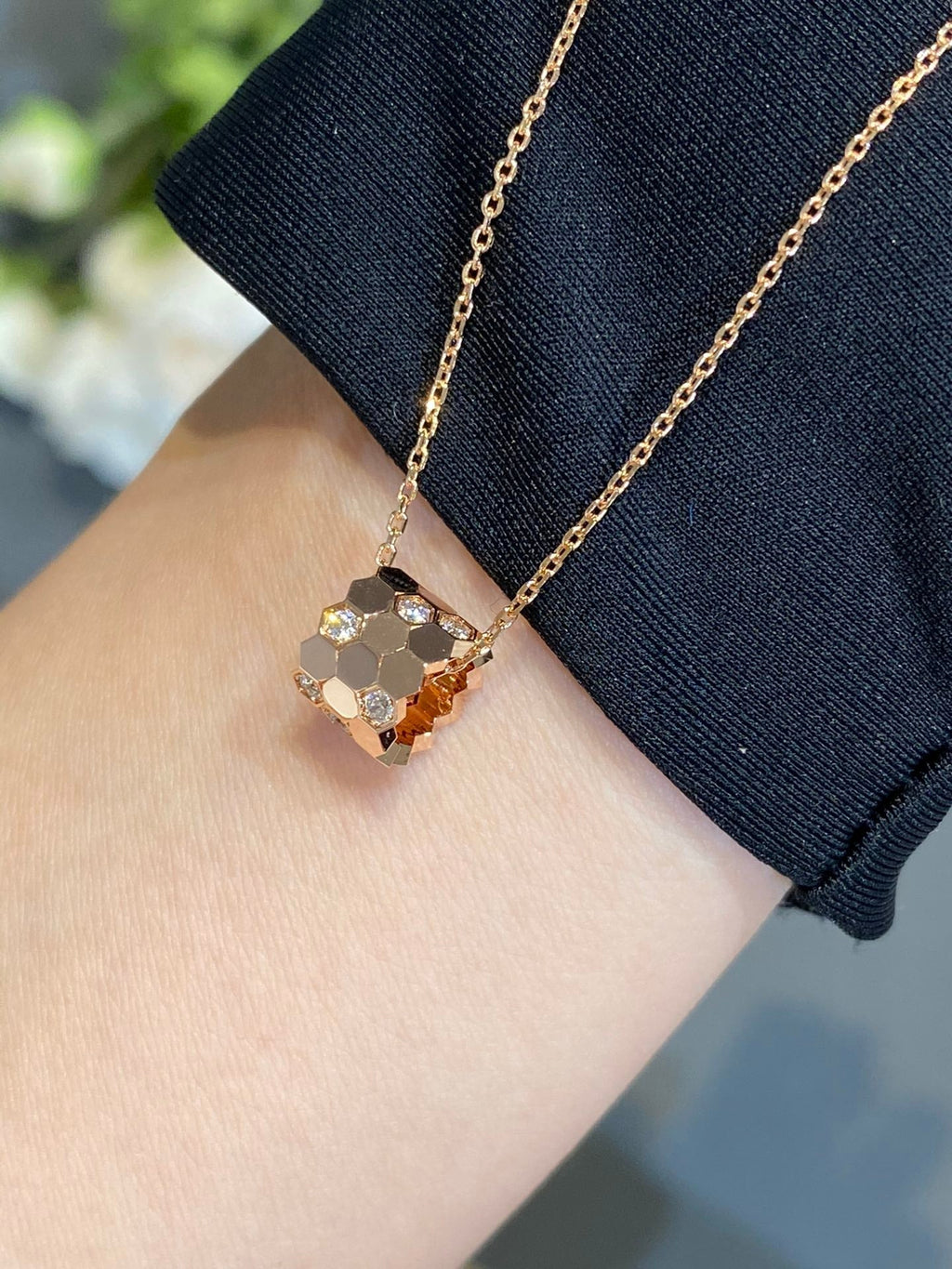GlowBEE LOVE DIAMOND NECKLACE