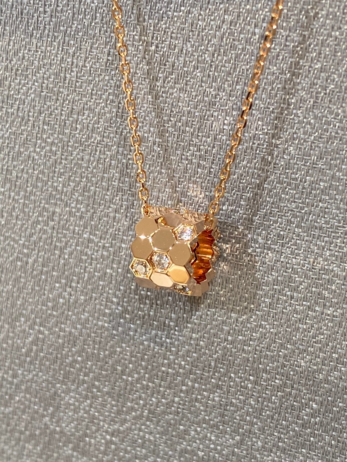 GlowBEE LOVE DIAMOND NECKLACE