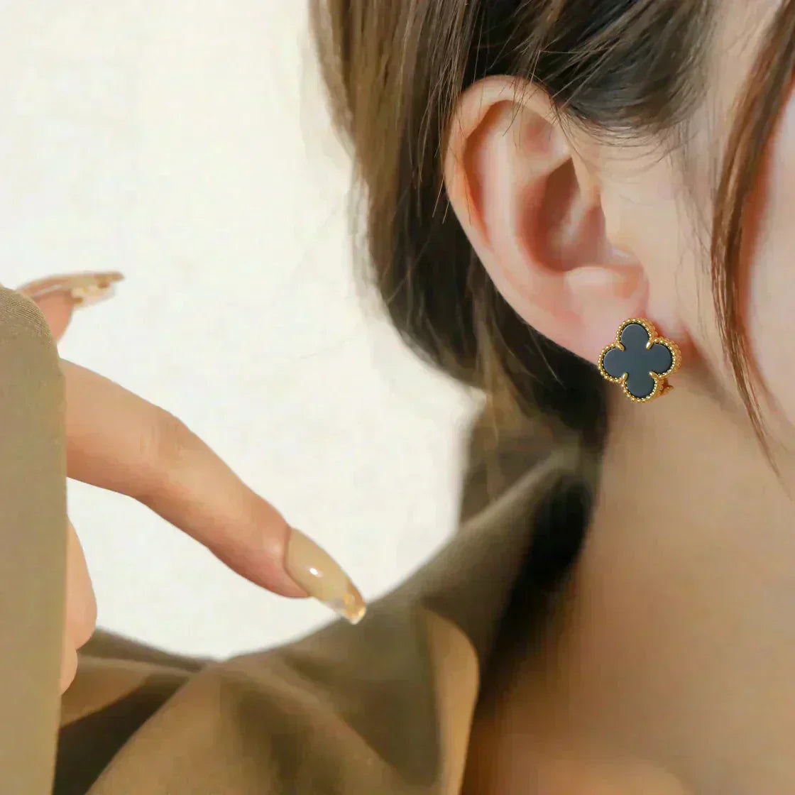 ¡®Glow¡¯CLOVER MEDIUM 1 MOTIFS  ONYX STUD EARRINGS