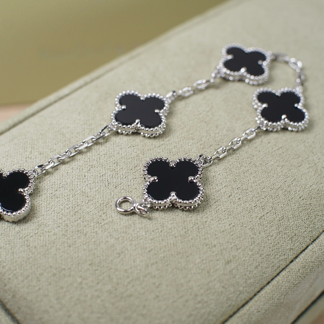 [Glow Jewelry] CLOVER 5 MOTIF ONYXS BRACELET COLLECTION