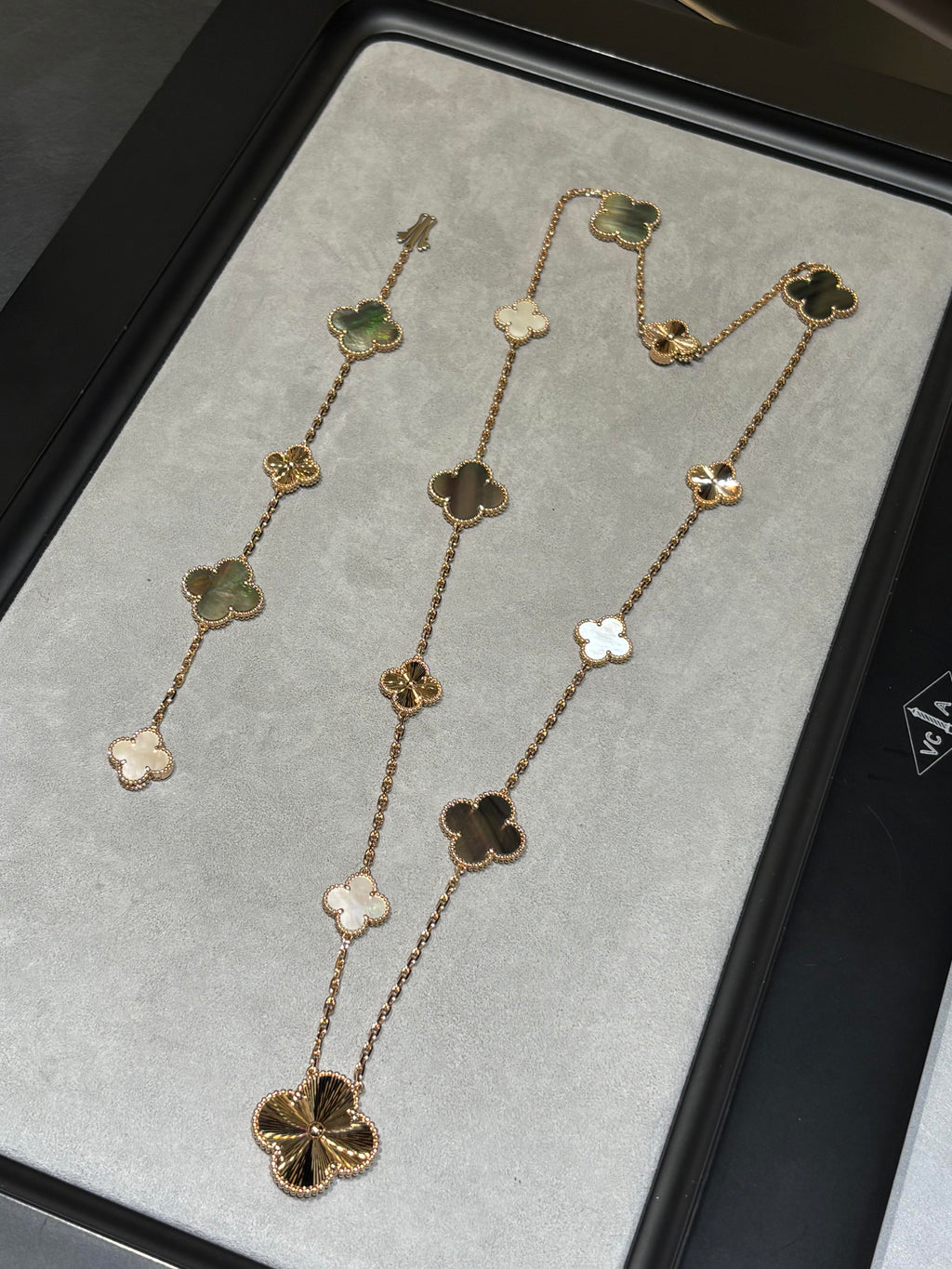 [¡®Glow¡¯] 25 NEW CLOVER 15 MOTIFS GRAY MOTHER-OF-PEARL