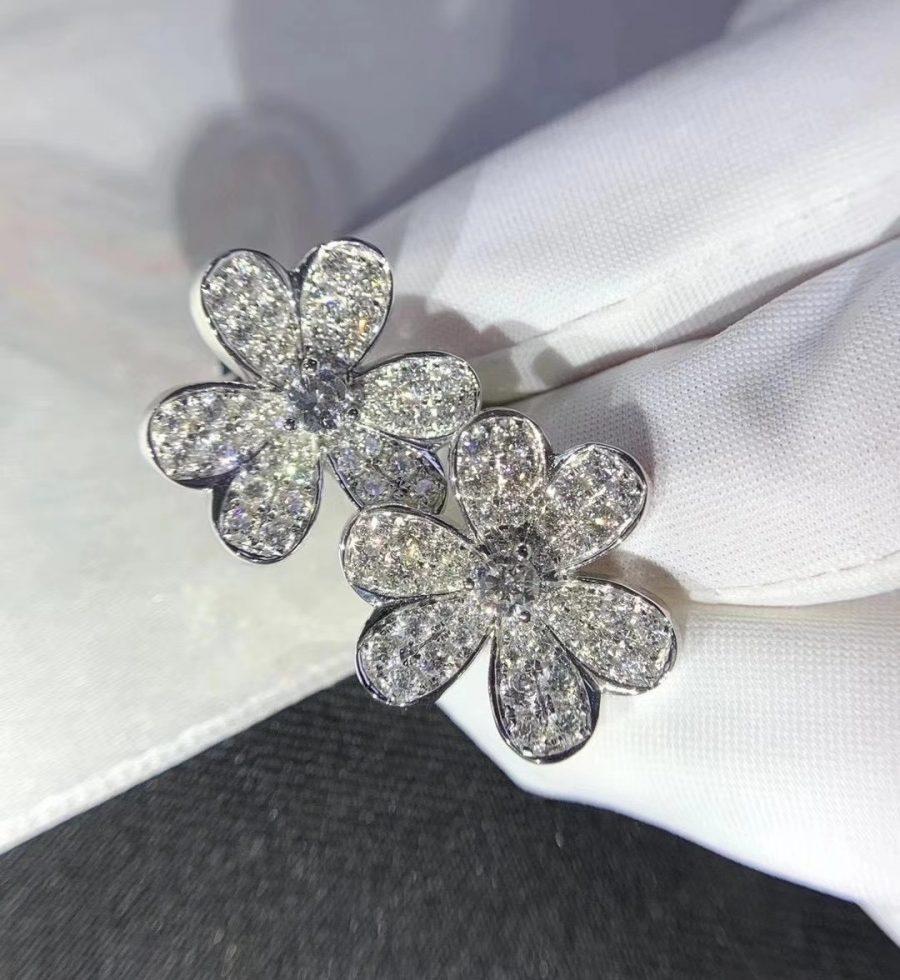 ¡®Glow¡¯FRIVOLE SILVER FLOWER DIAMOND EARRINGS