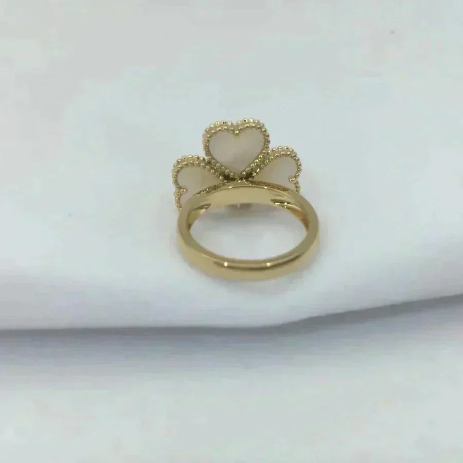 ¡®Glow¡¯SWEET CLOVER WHITE MOP RING