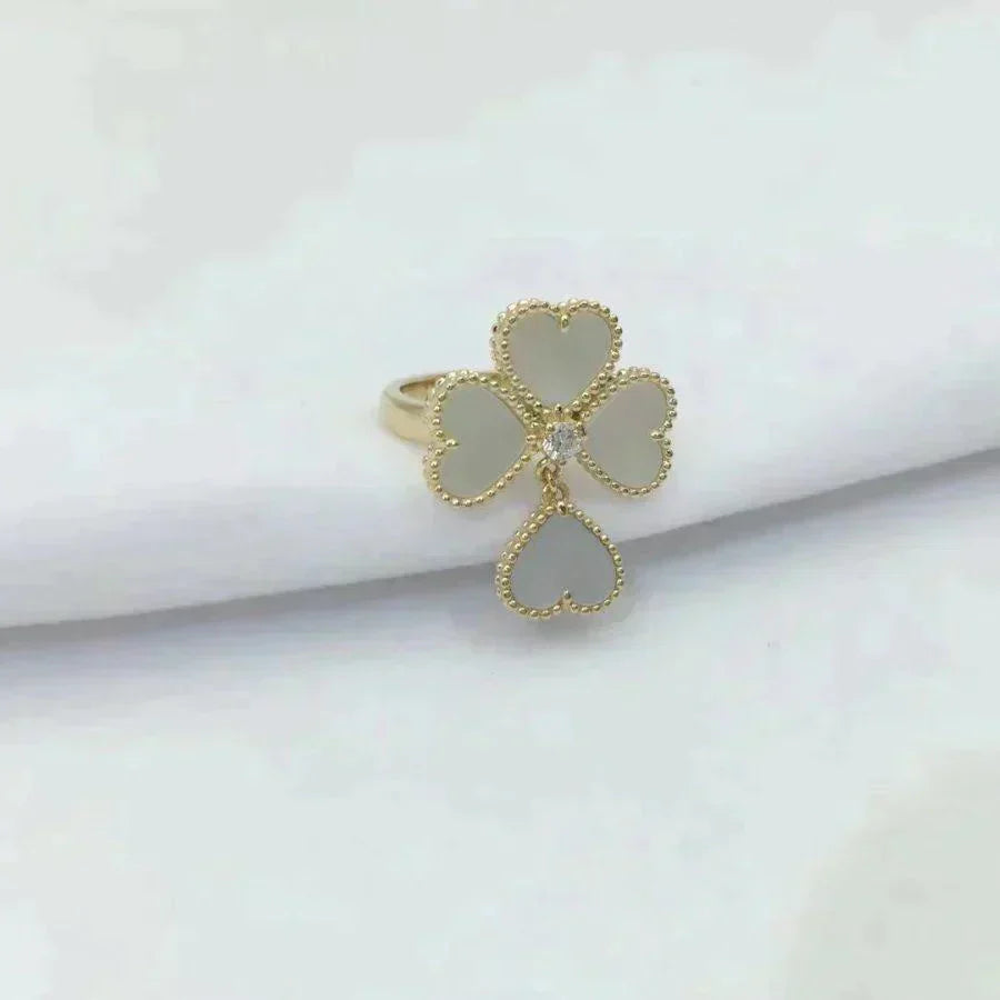 ¡®Glow¡¯SWEET CLOVER WHITE MOP RING