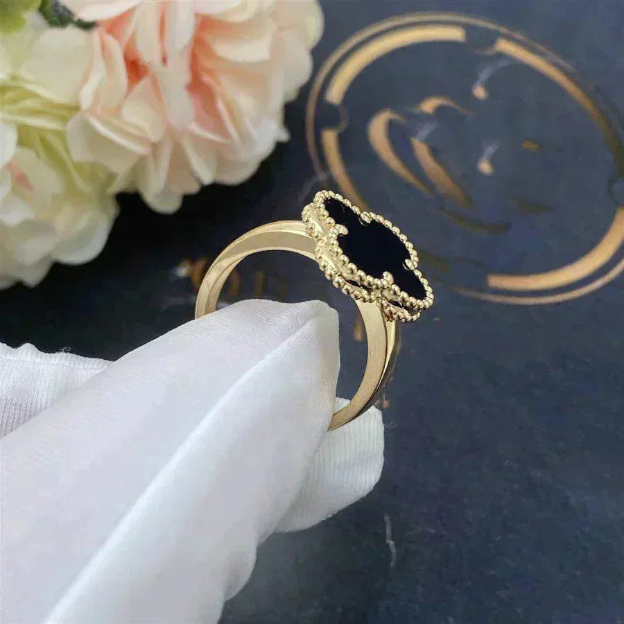 ¡®Glow¡¯CLOVER ONYX RING