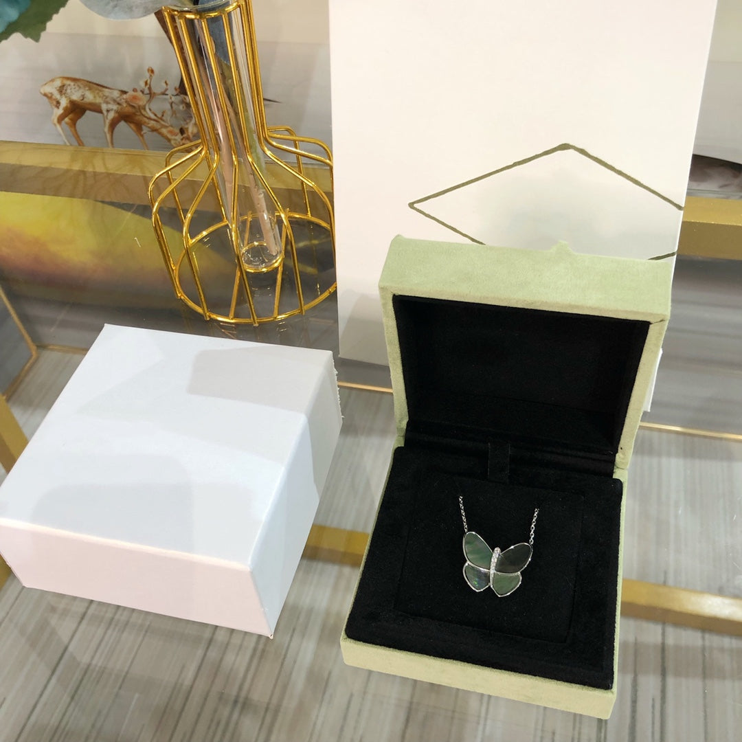 ¡®Glow¡¯LARGE BUTTERFLY SILVER PENDANT DIAMOND NECKLACE
