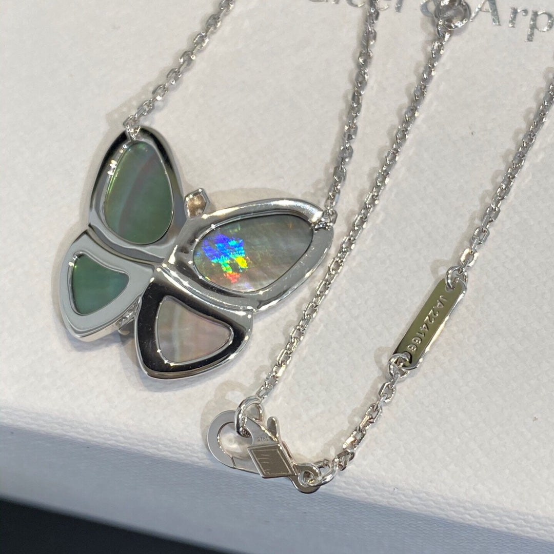 ¡®Glow¡¯LARGE BUTTERFLY SILVER PENDANT DIAMOND NECKLACE