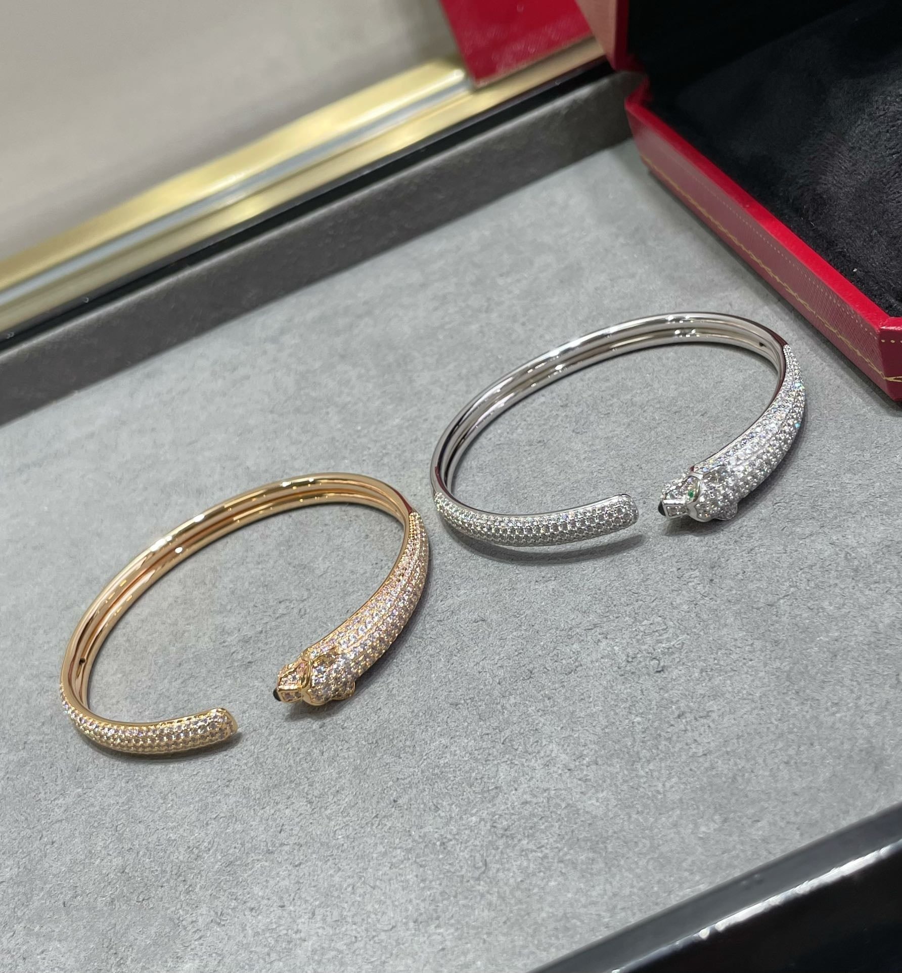 GlowPANTHERE FULL DIAMOND OPEN BRACELET
